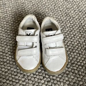 Veja toddler size 8